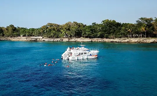 Barco Fiesta al Atardecer Excursion