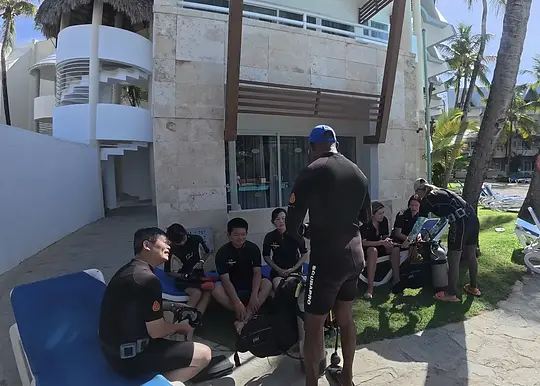 Beginner Scuba Diver (1 Tank) - Photo 6